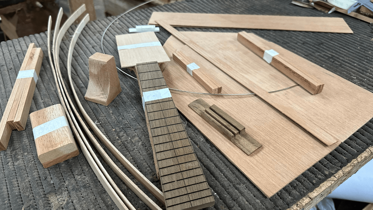 KIT PARA FAZER UM CAVAQUINHO COM FERRAMENTAS MANUAIS
